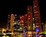 Skyline in Singapur bei Nacht